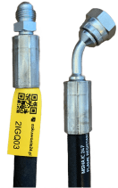 Plakietka z kodem pozwala zidentyfikować i zamówić taki sam wąż hydrauliczny